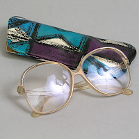 Brille mit Etui