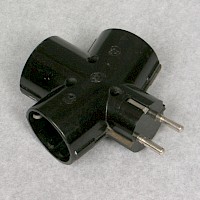 Dreifachverteilerstecker