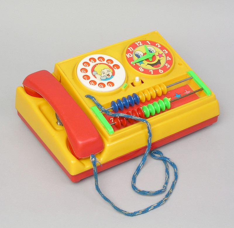 Spielzeugtelefon mit Uhr