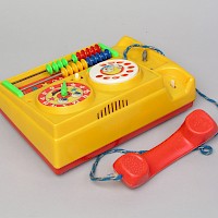 Spielzeugtelefon mit Uhr